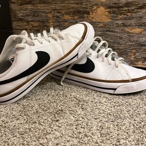 Nike Legacy Court